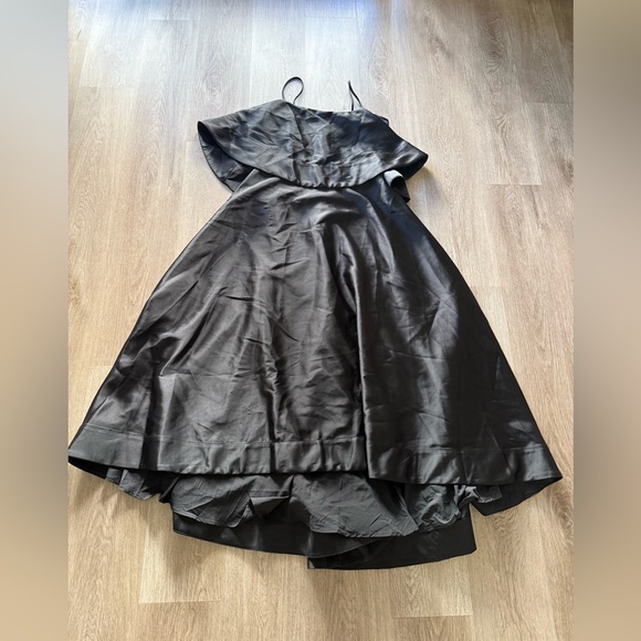 elliatt reyna black tiered ruffle draped satin maxi dress size medium NEW - Picture 11 of 14